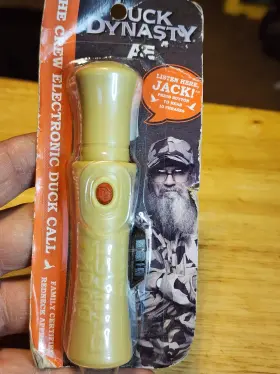 B1056 Duck Dynasty A&e Electronic Call With Black Lanyard